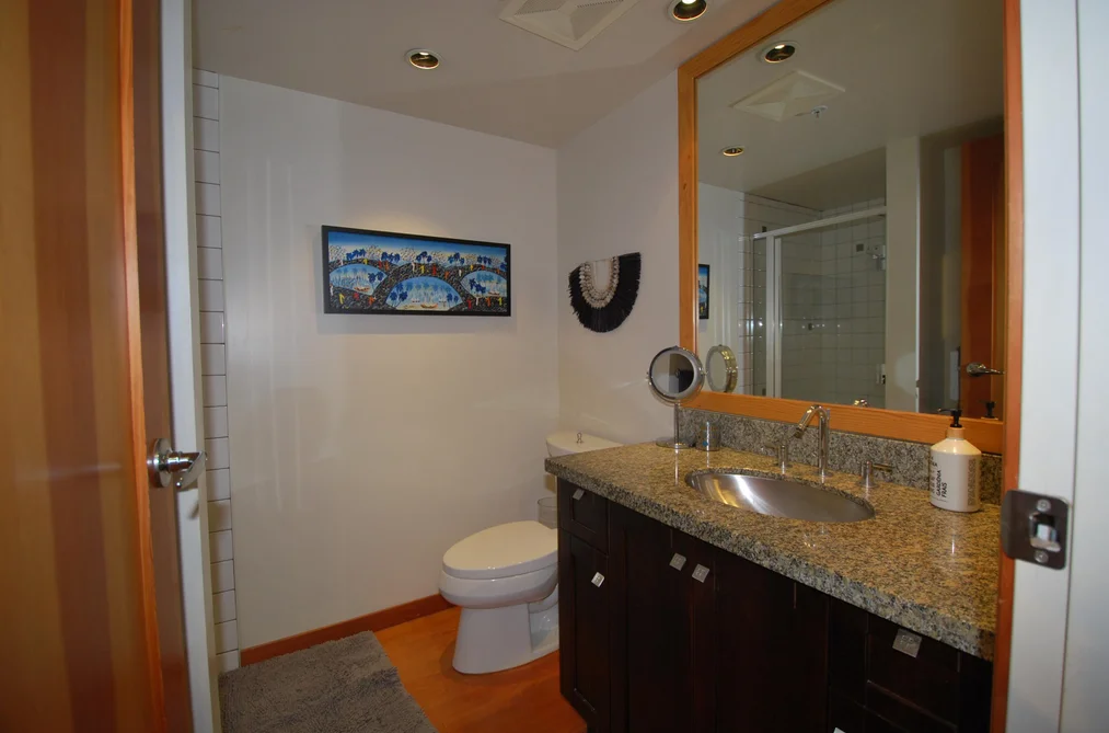 229 10 RENAISSANCE SQUARE, New Westminster BC V3M 7B1, New Westminster BC — Residential for Sale — Photo 23 of 34