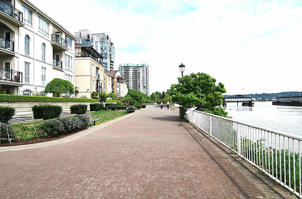 229 10 RENAISSANCE SQUARE, New Westminster BC V3M 7B1, New Westminster BC — Residential for Sale — Photo 34 of 34