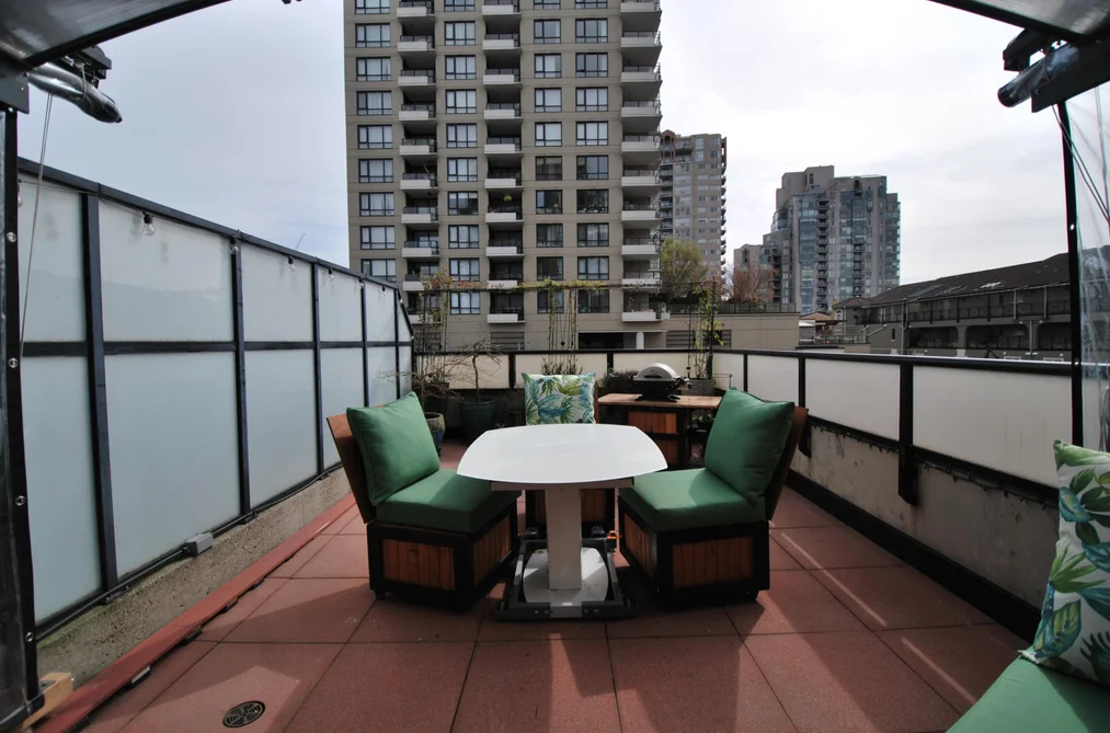 229 10 RENAISSANCE SQUARE, New Westminster BC V3M 7B1, New Westminster BC — Residential for Sale — Photo 4 of 34