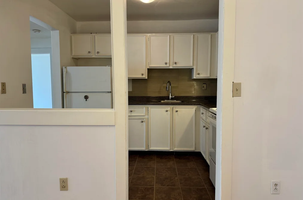229 32850 GEORGE FERGUSON WAY, Abbotsford BC V2S 7K1, Abbotsford BC — Residential for Sale - Photo 2
