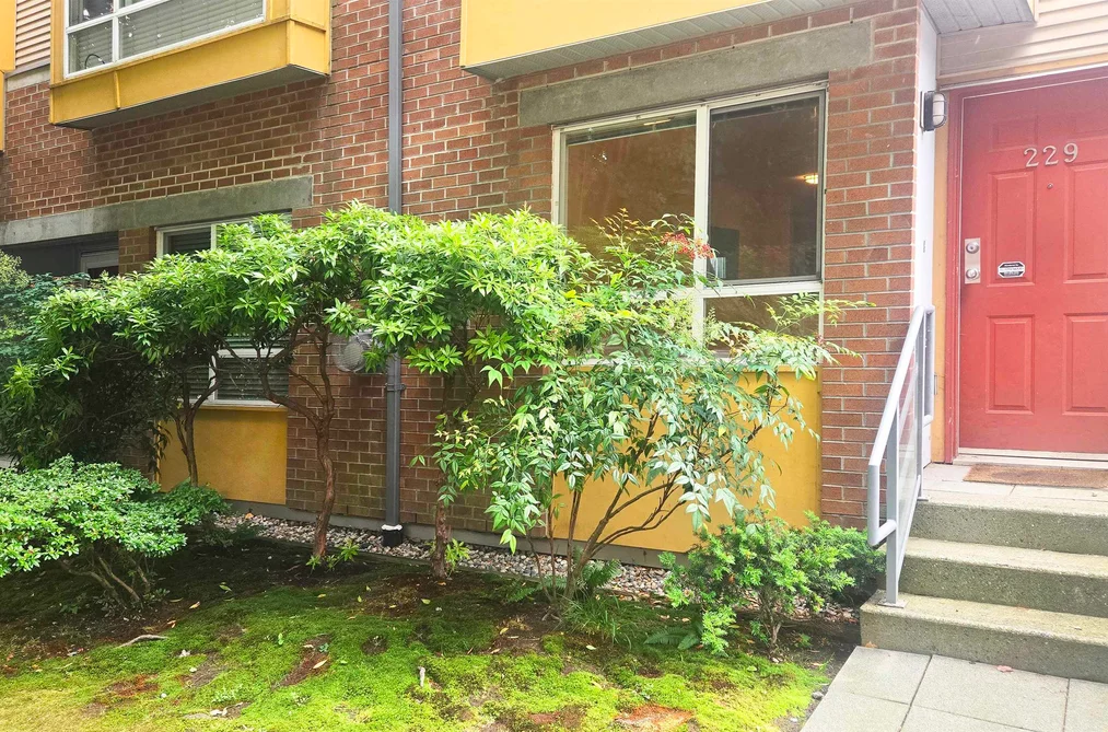Townhouse for sale at 229 E 11th Avenue Vancouver British Columbia - MLS: R3159213