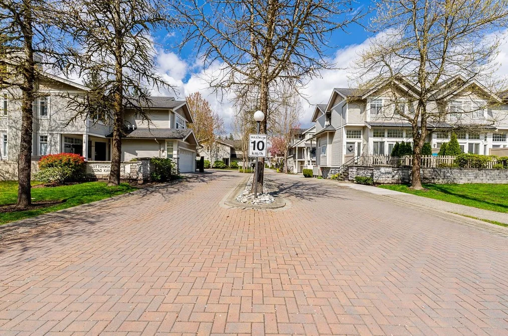 23 23343 KANAKA WAY, Maple Ridge BC V2W 2B6, Maple Ridge BC — Residential for Sale - Photo 2