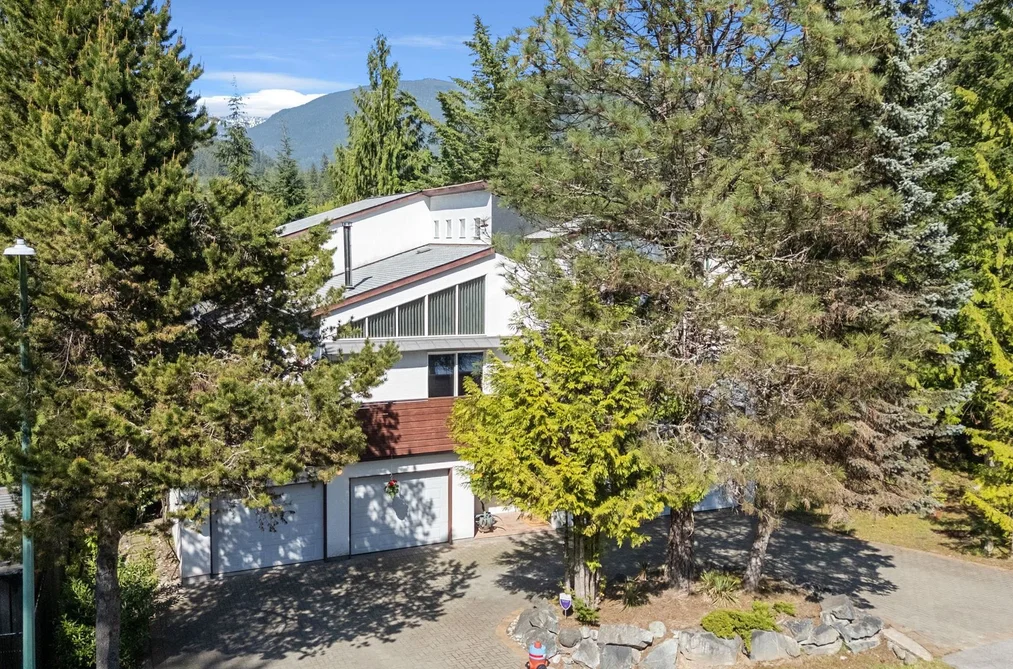 2301 GREENWOOD WAY, Squamish BC V0N 1T0, Squamish BC — Residential for Sale - Photo 2