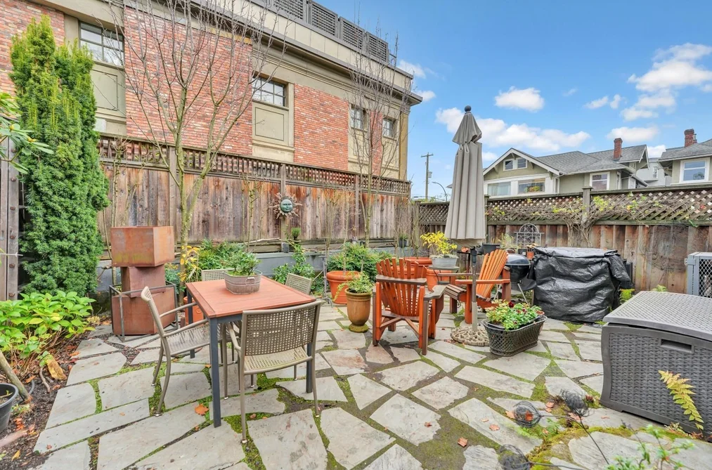 Townhouse for sale at 2303 W 3rd Avenue Vancouver British Columbia - MLS: R3108512