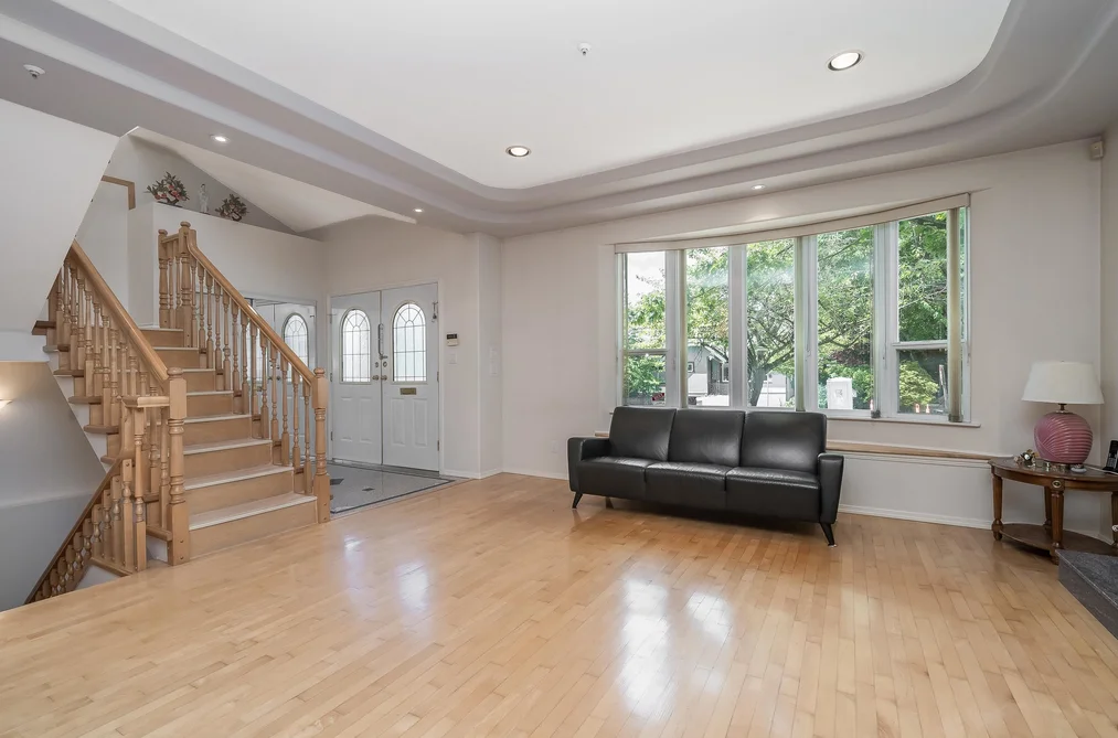 2304 GARDEN DRIVE, Vancouver BC V5N 4X3, Vancouver BC — Residential for Sale - Photo 2