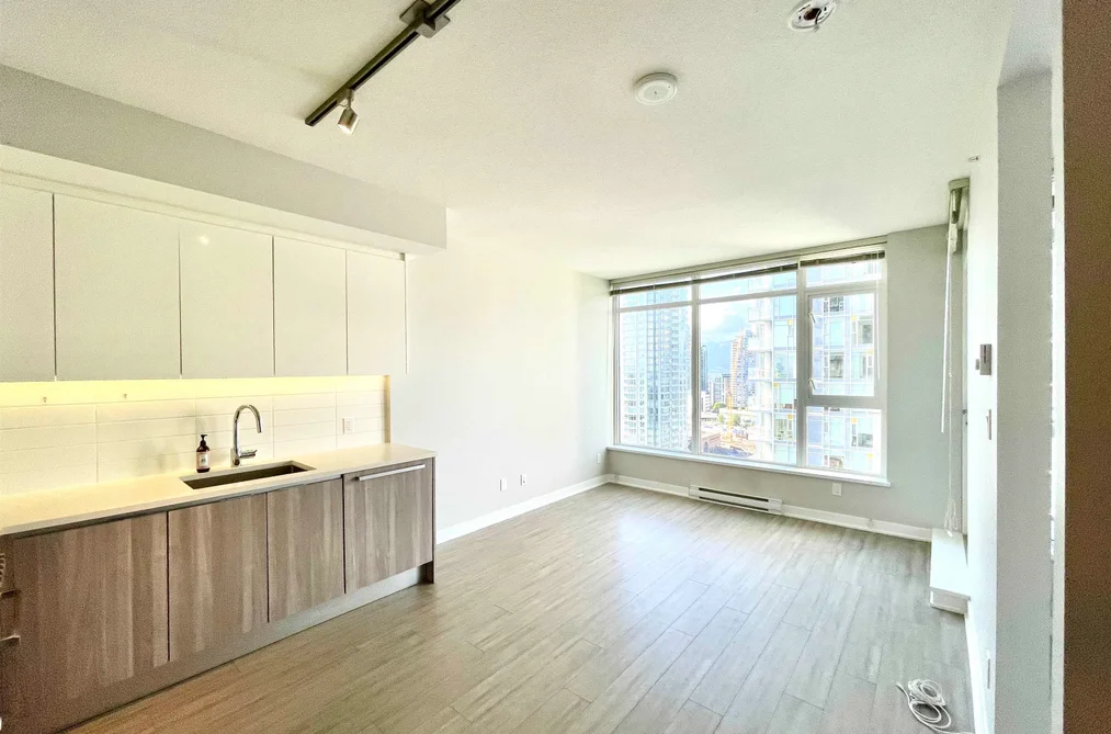 2305 4900 LENNOX LANE, Burnaby BC V5H 0G9, Burnaby BC — Residential for Sale - Photo 3