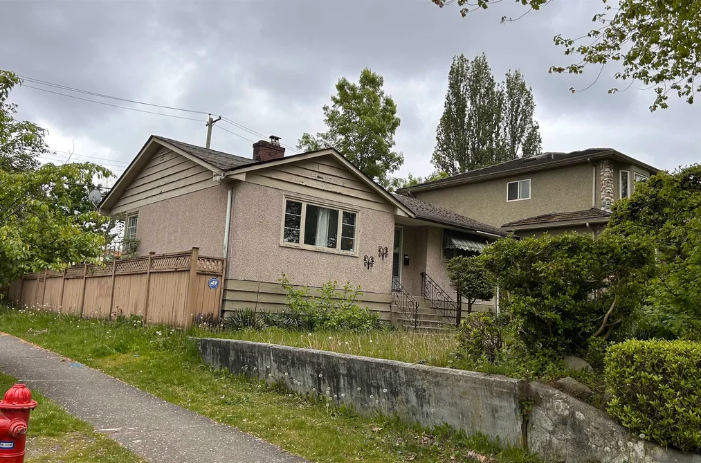 House for sale at 2306 Rupert Street Vancouver British Columbia - MLS: R3096973