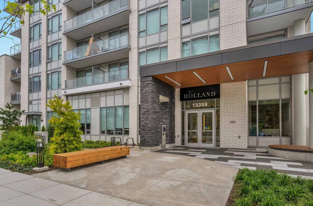 Condo for sale at 2307 13359 Old Yale Road Surrey British Columbia - MLS: R3137691