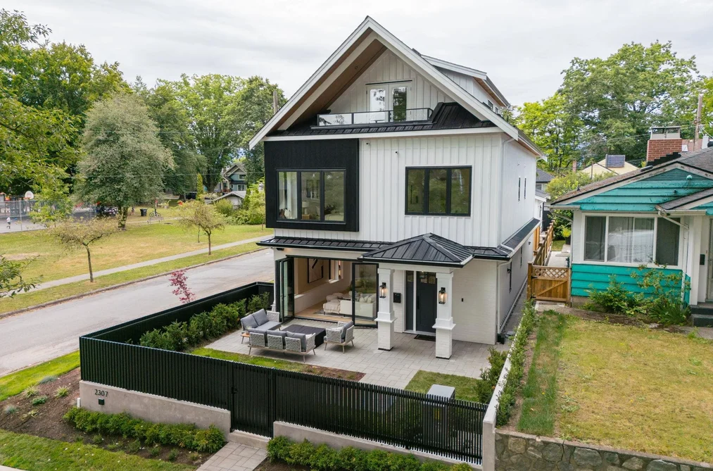 Half Duplex for sale at 2307 E 3rd Avenue Vancouver British Columbia - MLS: R3109050