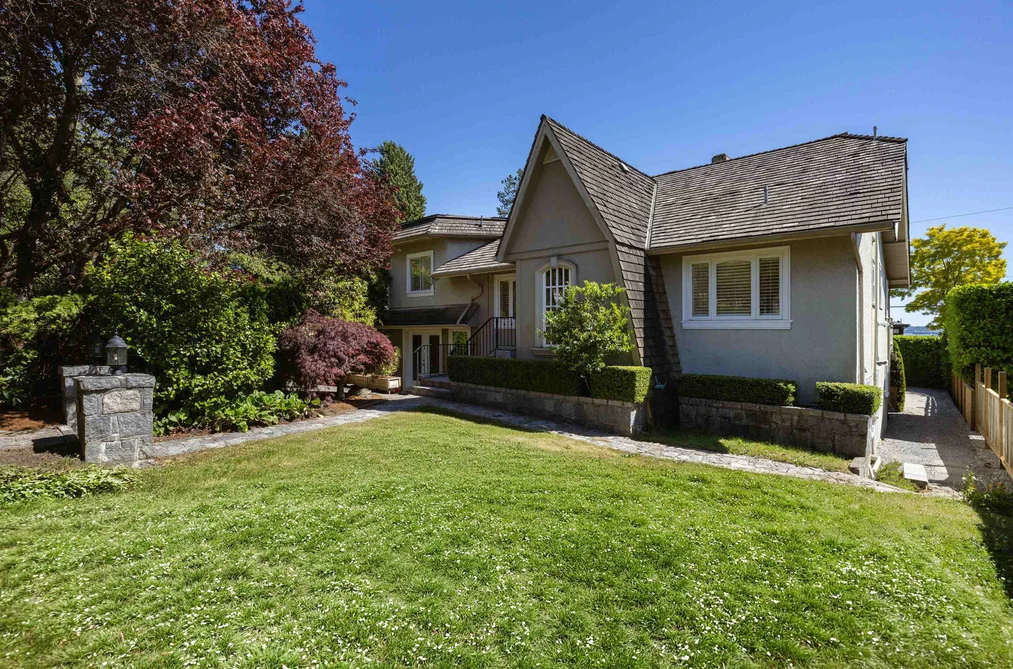 House for sale at 2308 Inglewood Avenue West Vancouver British Columbia - MLS: R3134635