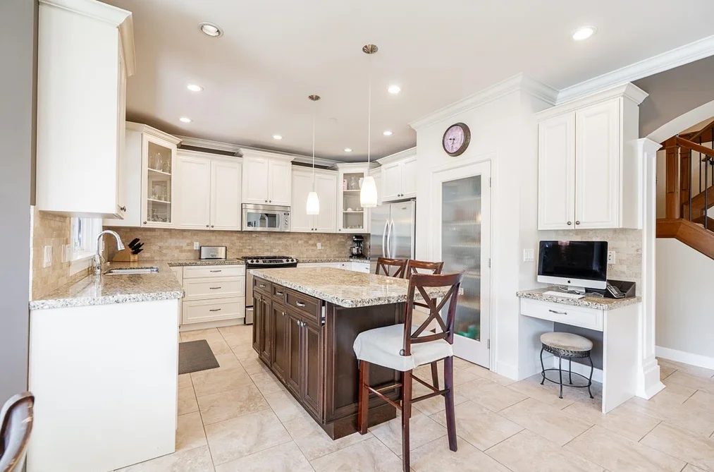 2308 MARSHALL AVENUE, Port Coquitlam BC V3C 1M3, Port Coquitlam BC — Residential for Sale - Photo 2