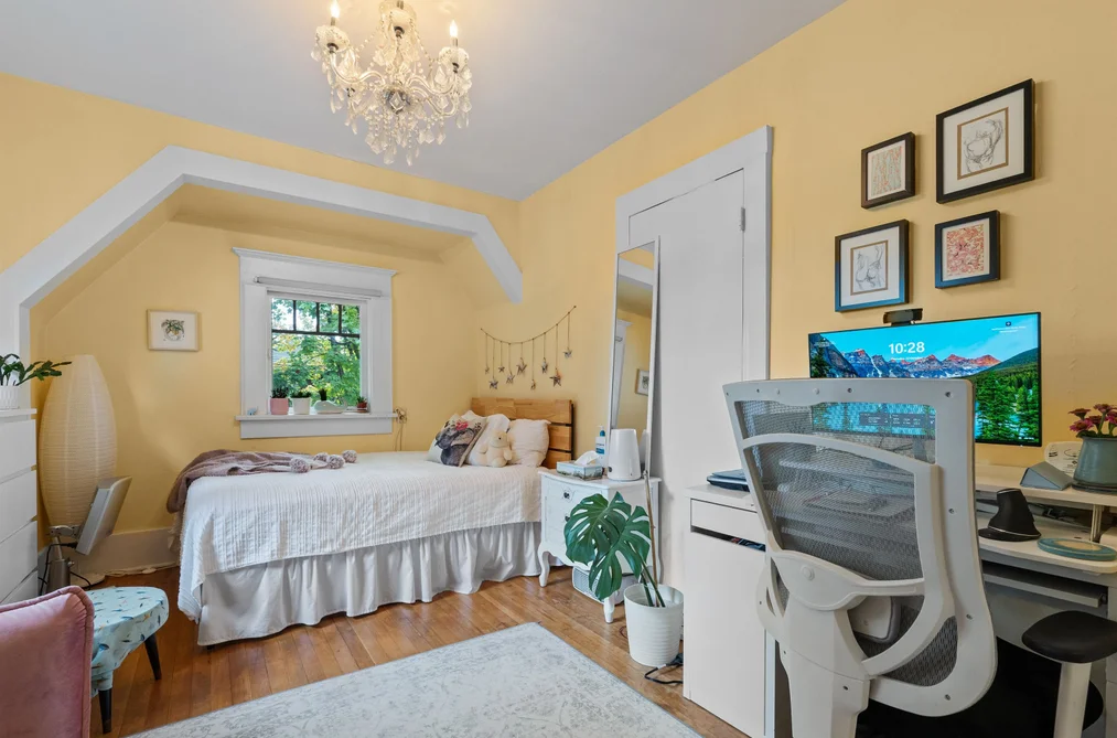 2315 W 6th Avenue, Vancouver, BC - House for Sale - Photo 10 of 20 2315 W 6th Avenue, Vancouver, BC - House for Sale - Photo 10 of 20