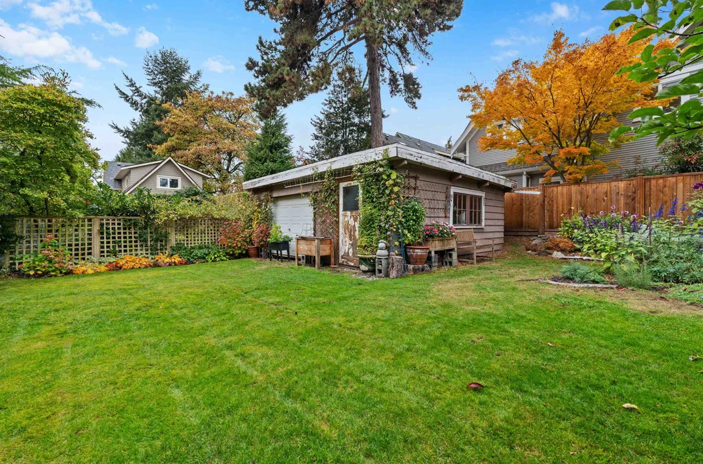 2315 W 6th Avenue, Vancouver, BC - House for Sale - Photo 12 of 20 2315 W 6th Avenue, Vancouver, BC - House for Sale - Photo 12 of 20