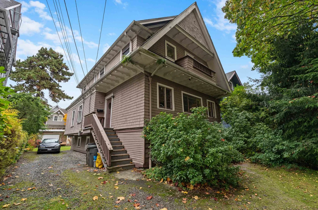2315 W 6th Avenue, Vancouver, BC - House for Sale - Photo 16 of 20 2315 W 6th Avenue, Vancouver, BC - House for Sale - Photo 16 of 20