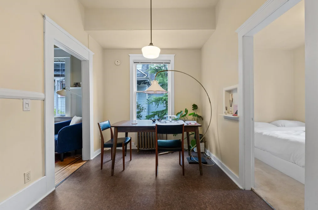 2315 W 6th Avenue, Vancouver, BC - House for Sale - Photo 5 of 20 2315 W 6th Avenue, Vancouver, BC - House for Sale - Photo 5 of 20