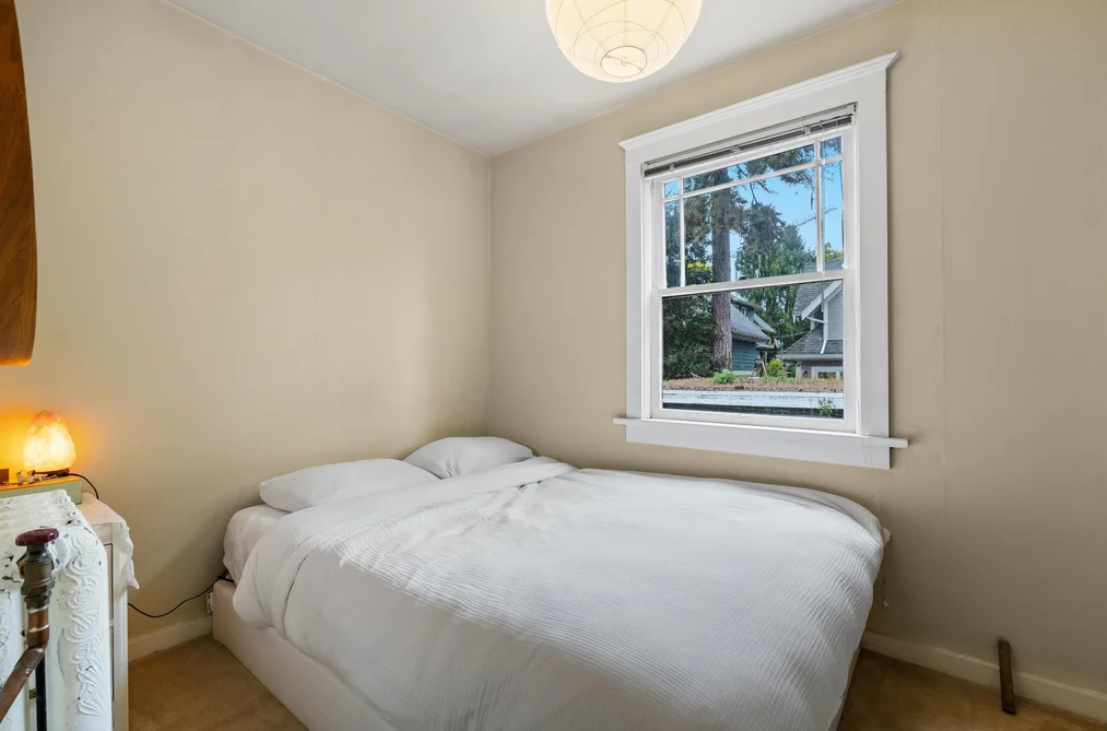 2315 W 6th Avenue, Vancouver, BC - House for Sale - Photo 7 of 20 2315 W 6th Avenue, Vancouver, BC - House for Sale - Photo 7 of 20