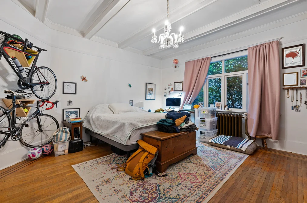 2315 W 6th Avenue, Vancouver, BC - House for Sale - Photo 8 of 20 2315 W 6th Avenue, Vancouver, BC - House for Sale - Photo 8 of 20