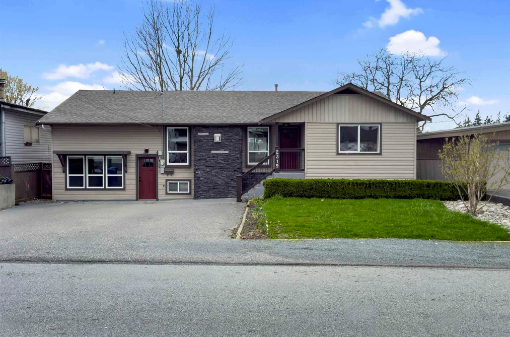 House for sale at 2319 Hemlock Street Abbotsford British Columbia - MLS: R3108217