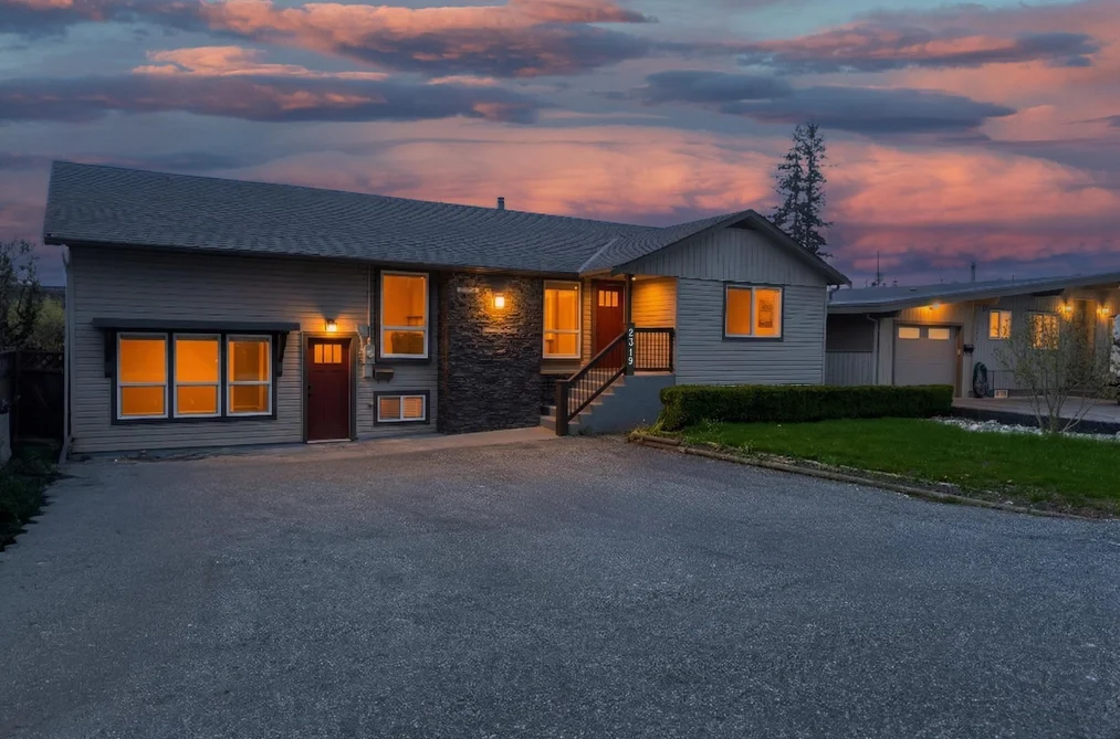 2319 HEMLOCK STREET, Abbotsford BC V2T 3A1, Abbotsford BC — Residential for Sale - Photo 2