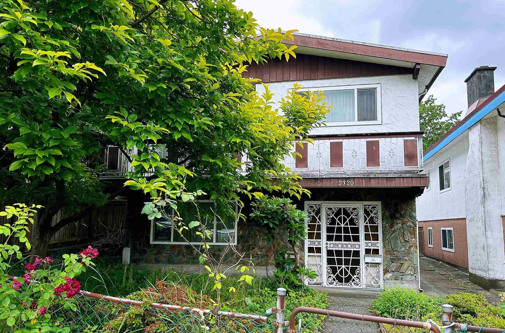 House for sale at 2320 E 1st Avenue Vancouver British Columbia - MLS: R3022693