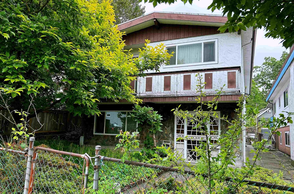 2320 E 1ST AVENUE, Vancouver BC V5N 1C3, Vancouver BC — Residential for Sale - Photo 2
