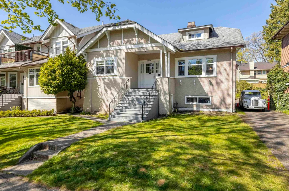 House for sale at 2325 W 8th Avenue Vancouver British Columbia - MLS: R3122625