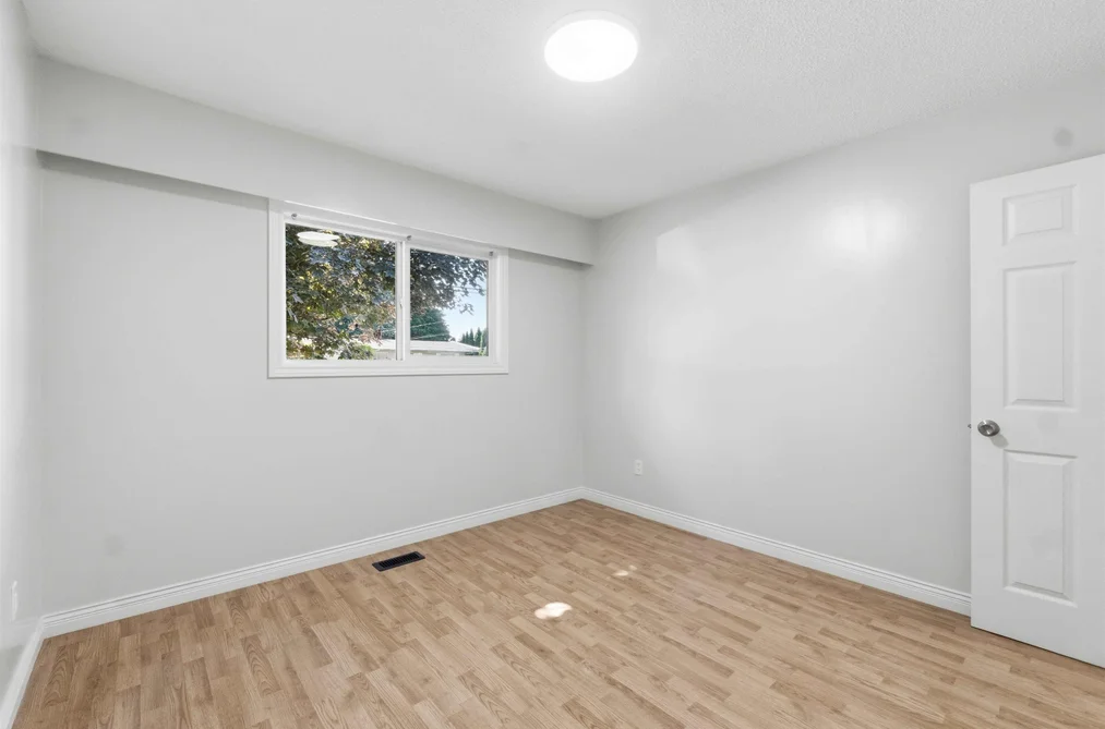 2326 BEAVER STREET, Abbotsford BC V2T 3E1, Abbotsford BC — Residential for Sale — Photo 27 of 34