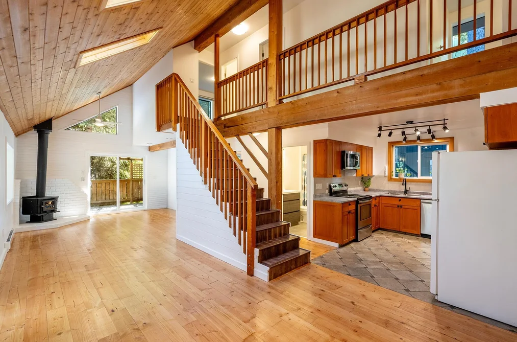 2327 CHEAKAMUS WAY, Whistler BC V8E 0A8, Whistler BC — Residential for Sale - Photo 2
