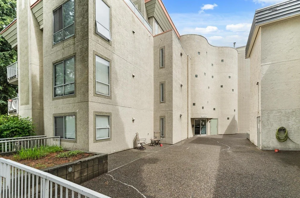Condo for sale at 233 32830 George Ferguson Way Abbotsford British Columbia - MLS: R3128252