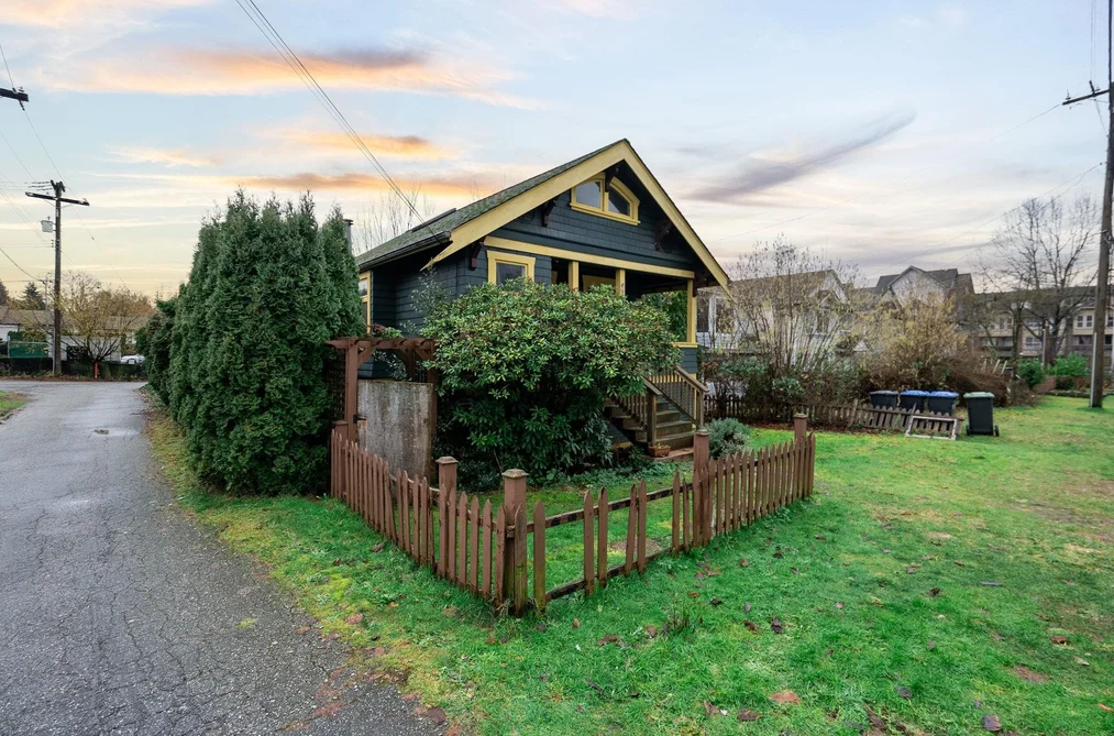 2336 RINDALL AVENUE, Port Coquitlam BC V3C 1V2, Port Coquitlam BC — Residential for Sale - Photo 2