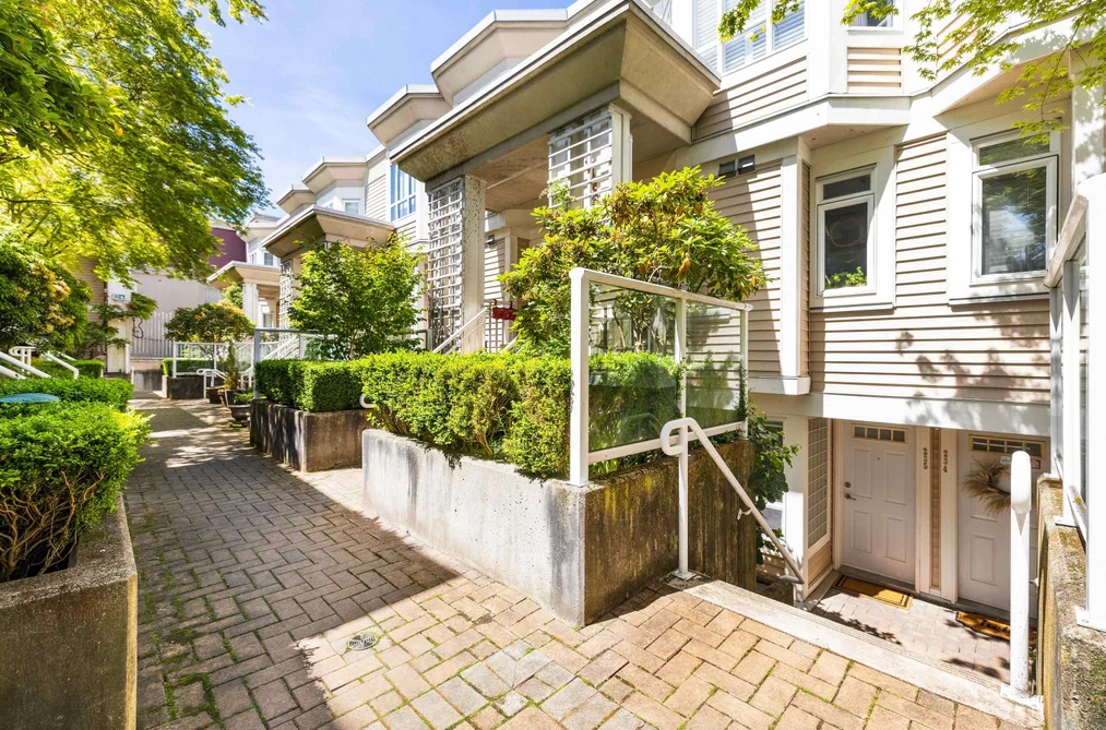235 2565 W BROADWAY, Vancouver BC V6K 2E9, Vancouver BC — Residential for Sale - Photo 2
