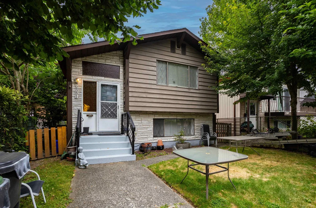 2351 HAWTHORNE AVENUE, Port Coquitlam, BC — Residential for Sale - Photo 2