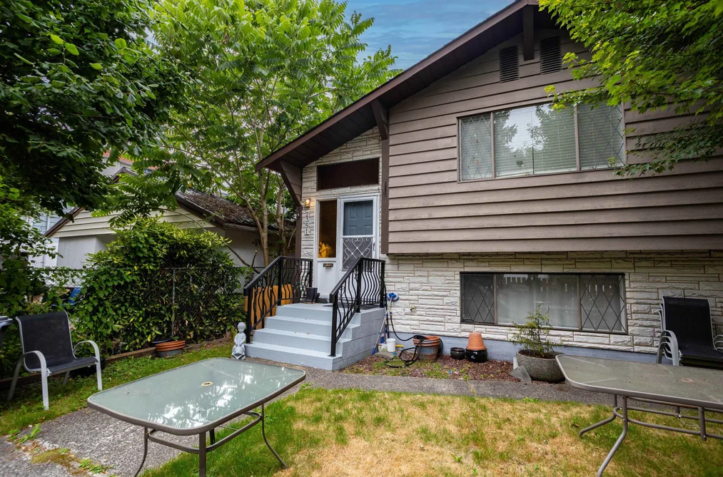 2351 HAWTHORNE AVENUE, Port Coquitlam, BC — Residential for Sale — Photo 3 of 23