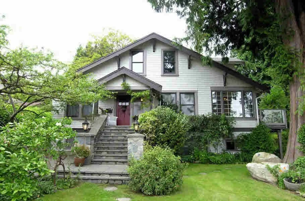 2356 Chesterfield Avenue, North Vancouver, BC - House for Sale - Photo 1 of 3 2356 Chesterfield Avenue, North Vancouver, BC - House for Sale - Photo 1 of 3