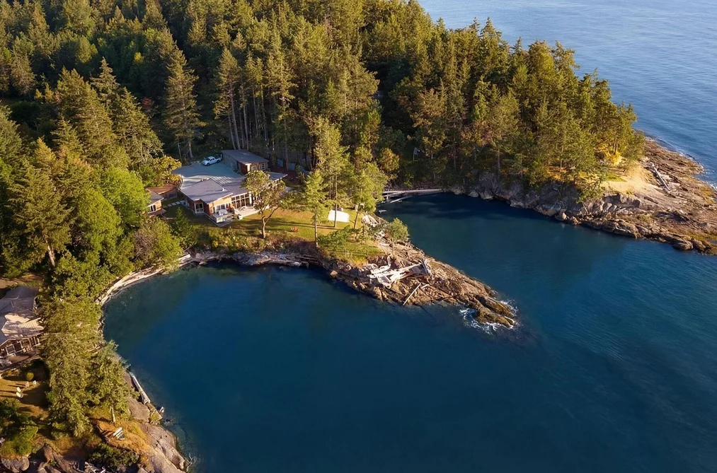 House for sale at 236 Gulf Drive Galiano Island British Columbia - MLS: R3127628