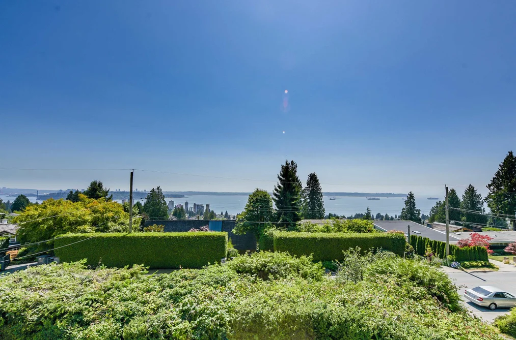 House for sale at 2365 Queens Avenue West Vancouver British Columbia - MLS: R3108480