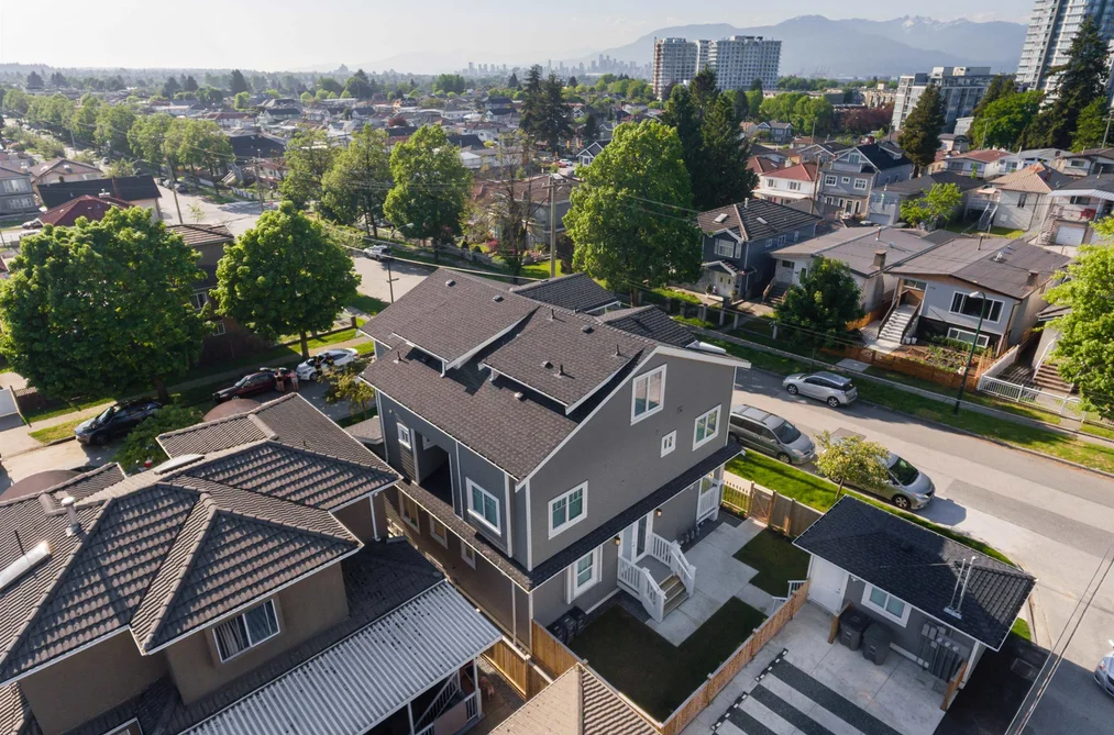 Half Duplex for sale at 2368 E 34th Avenue Vancouver British Columbia - MLS: R3159082
