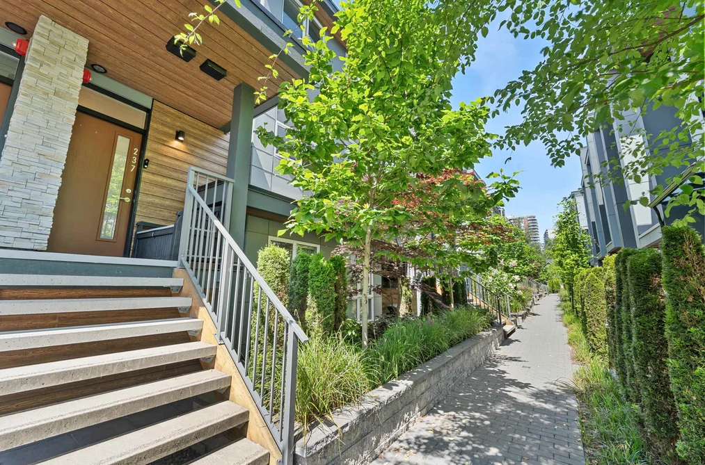 Townhouse for sale at 237 2060 Curling Road North Vancouver British Columbia - MLS: R3153711