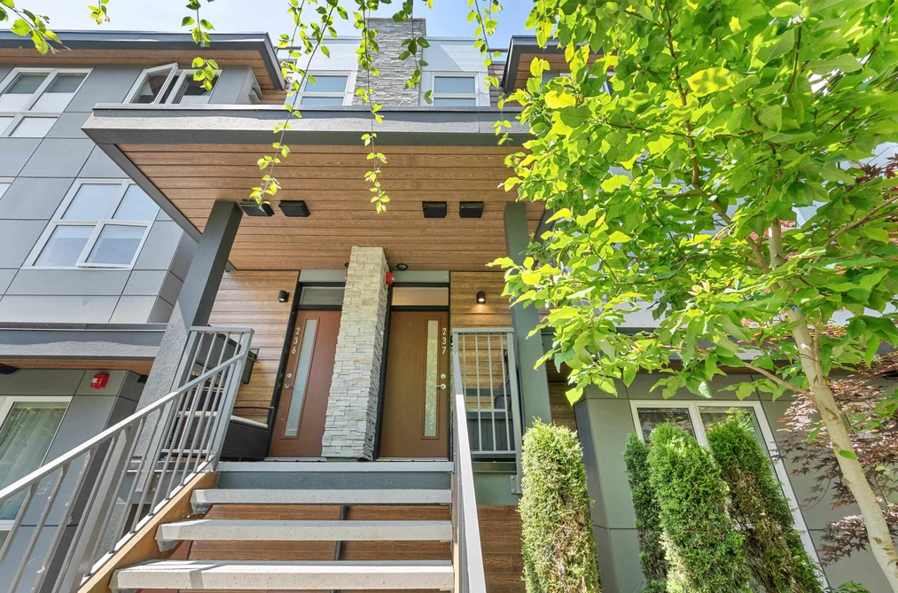 Condo for sale at 237 2060 Curling Road North Vancouver British Columbia - MLS: R3126931