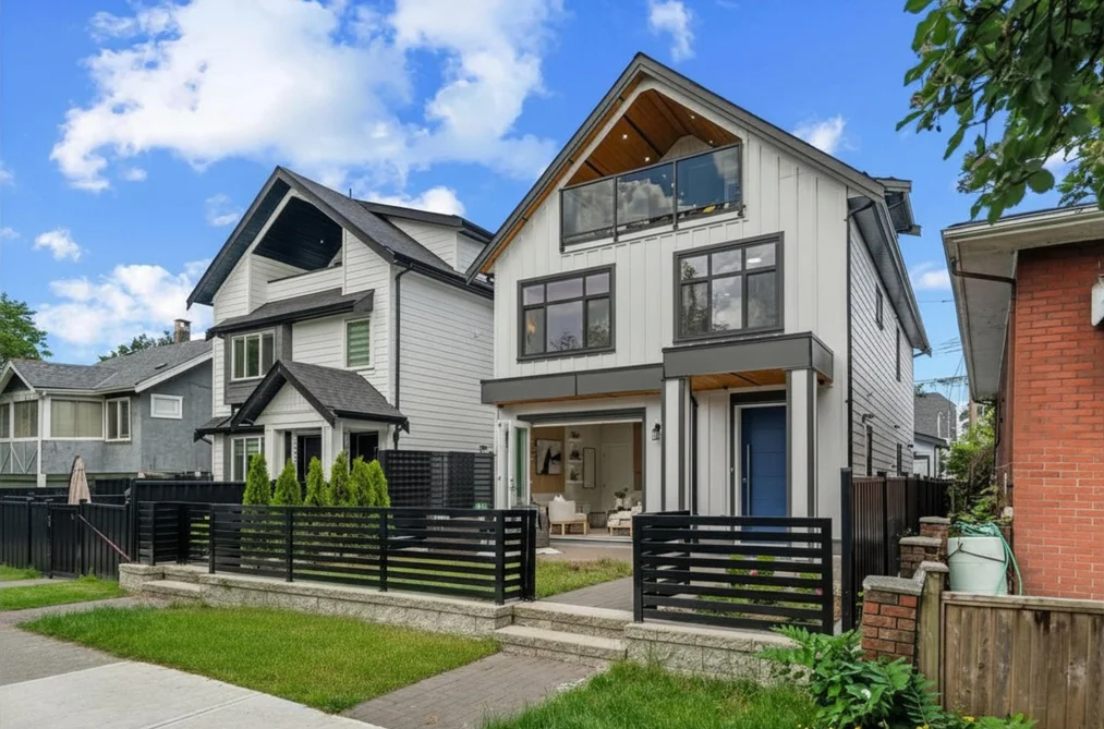 2371 ADANAC STREET, Vancouver BC V5L 2E9, Vancouver BC — Residential for Sale - Photo 2
