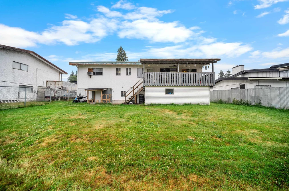 2371 BEAVER STREET, Abbotsford BC V2T 3C9, Abbotsford BC — Residential for Sale - Photo 2