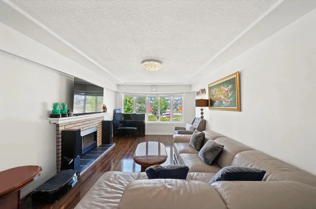 2374 E 33RD AVENUE, Vancouver BC V5R 2S3, Vancouver BC — Residential for Sale - Photo 2