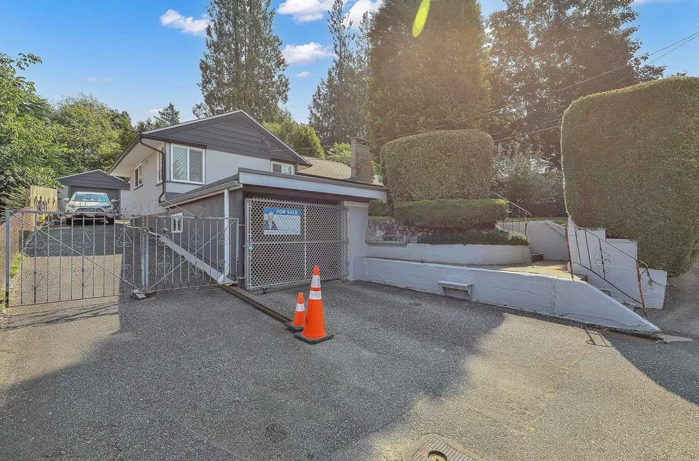 2374 HILLSIDE DRIVE, Abbotsford BC V2S 3R7, Abbotsford BC — Residential for Sale - Photo 2
