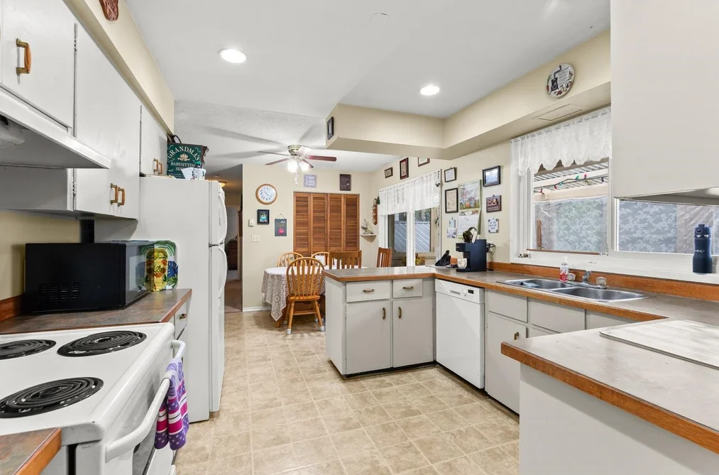 23745 40 Avenue, Langley, BC - House for Sale - Photo 13 of 40 23745 40 Avenue, Langley, BC - House for Sale - Photo 13 of 40