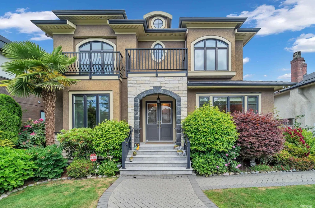 House for sale at 2375 W 20th Avenue Vancouver British Columbia - MLS: R3130975