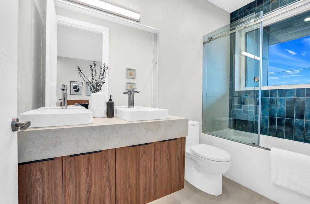 2378 Marine Drive, West Vancouver, BC - Half Duplex for Sale - Photo 13 of 21 2378 Marine Drive, West Vancouver, BC - Half Duplex for Sale - Photo 13 of 21