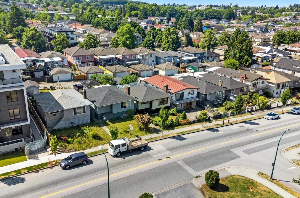 2386 E 33RD AVENUE, Vancouver BC V5R 2S3, Vancouver BC — Residential for Sale - Photo 2