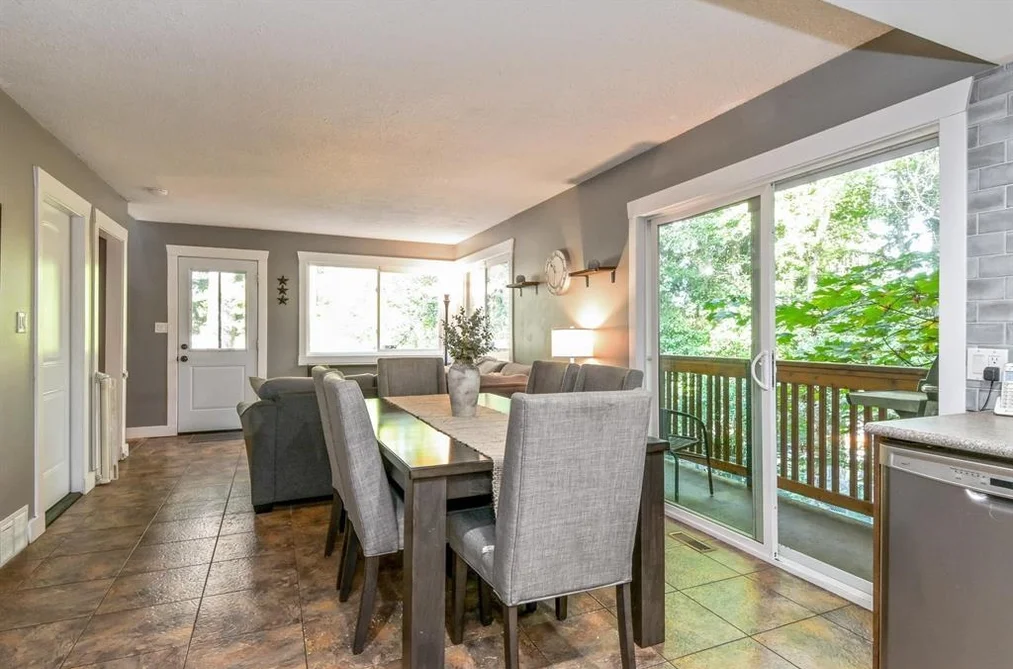 23913 58A AVENUE, Langley, BC — Residential for Sale — Photo 6 of 36