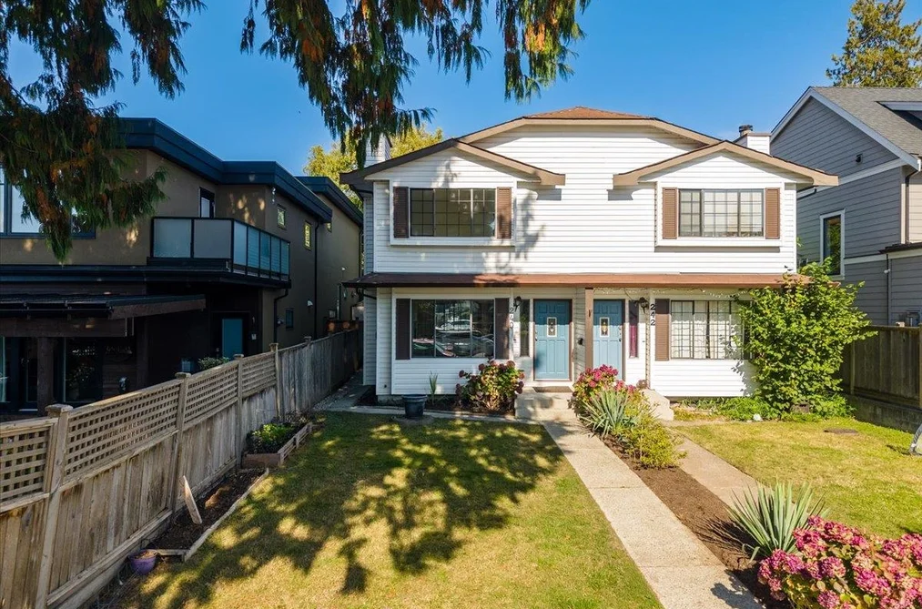 240 E 18th St, North Vancouver, BC - MLS: R3173759