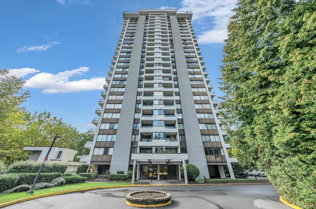 Condo for sale at 2402 9521 Cardston Court Burnaby British Columbia - MLS: R3080061